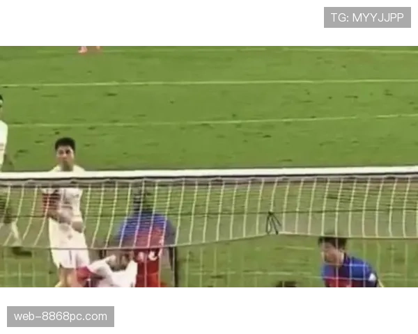 抢门将手中球犯规判罚为何经常被裁判忽视？揭秘规则细节解析