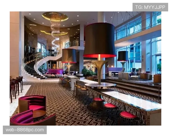 瑞安·洛赫特在泳池边的豪宅开趴，感觉不是运动员，是富豪派对现场啊