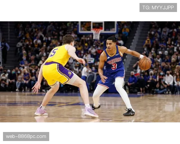 乔丹·普尔与比尔挡拆拉开空间，较上季提升三分效率