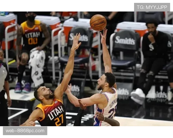 奥拉朱旺背身单打压制约基奇盖帽主导禁区