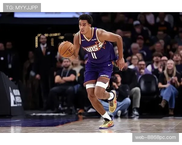 戈贝尔利用篮下防守回撤创造错位，极大提升球队内线防守效率