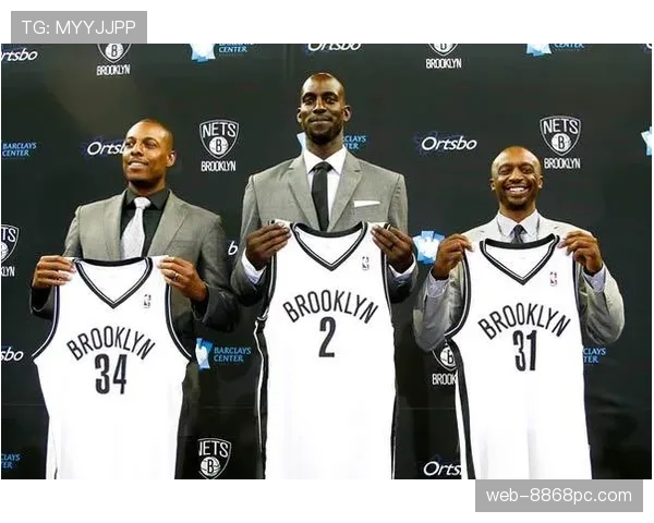 特里高位逼抢压制对手中场，强强对话中展现防守领袖角色